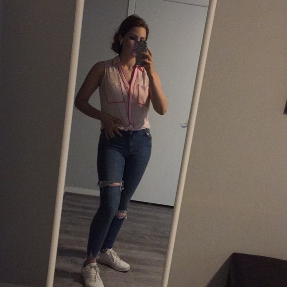 Express pink button down top NWT never worn - Picture 3 of 5